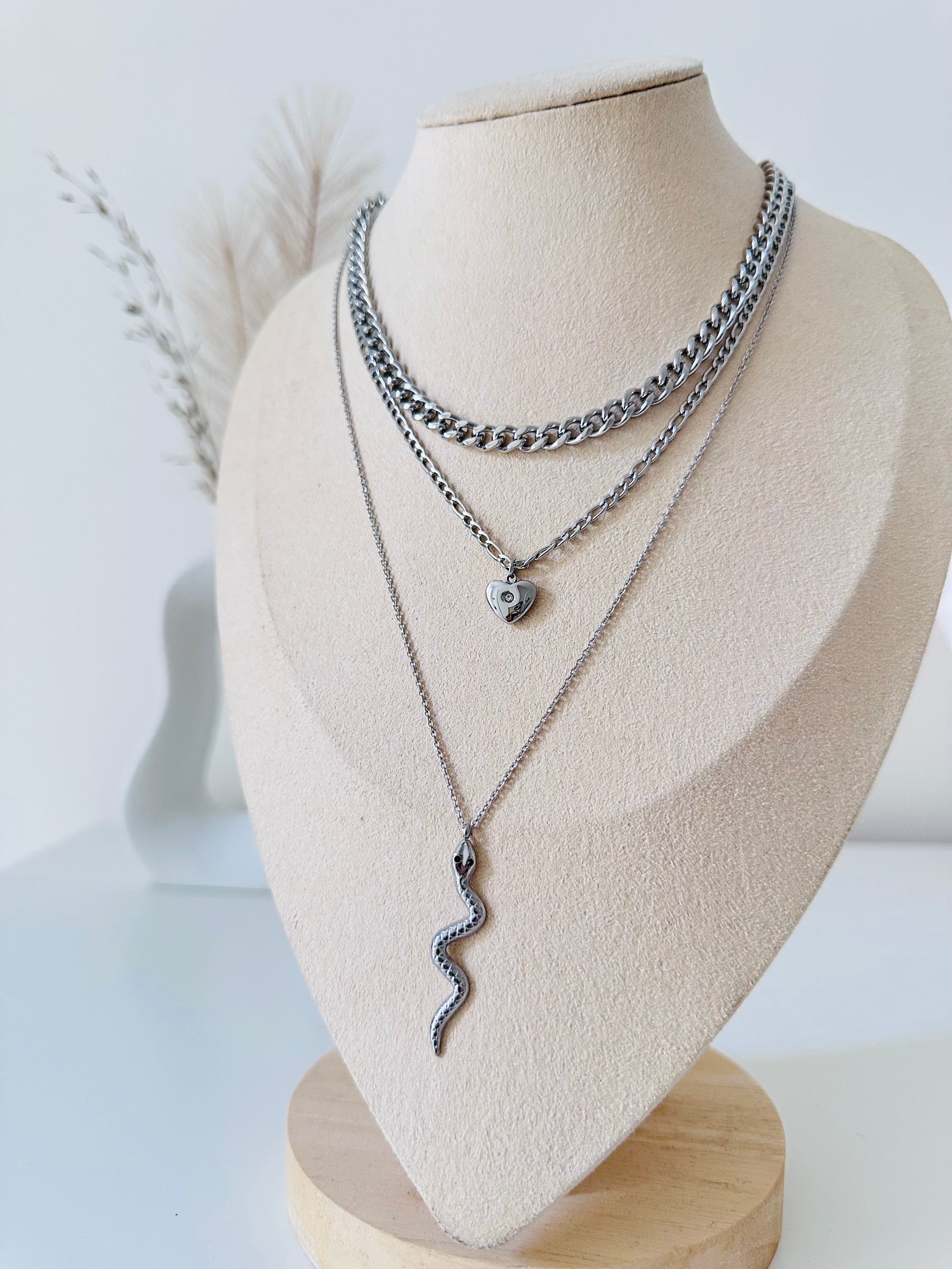 Collana con dettaglio serpente