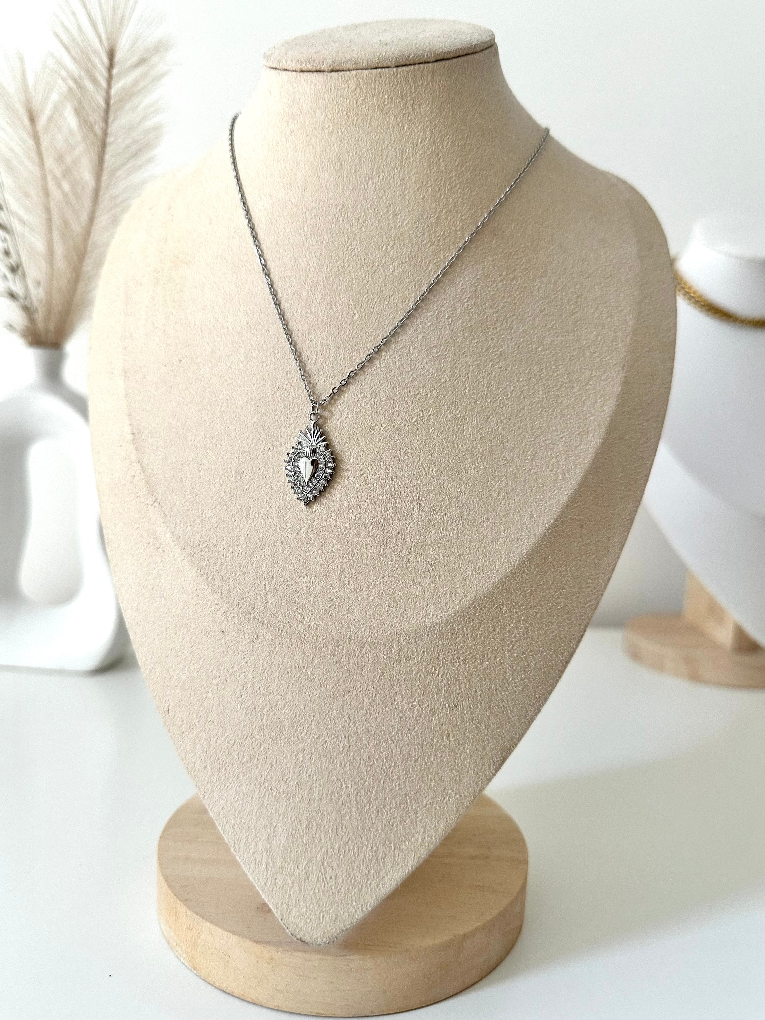 Collana con cuore sacro
