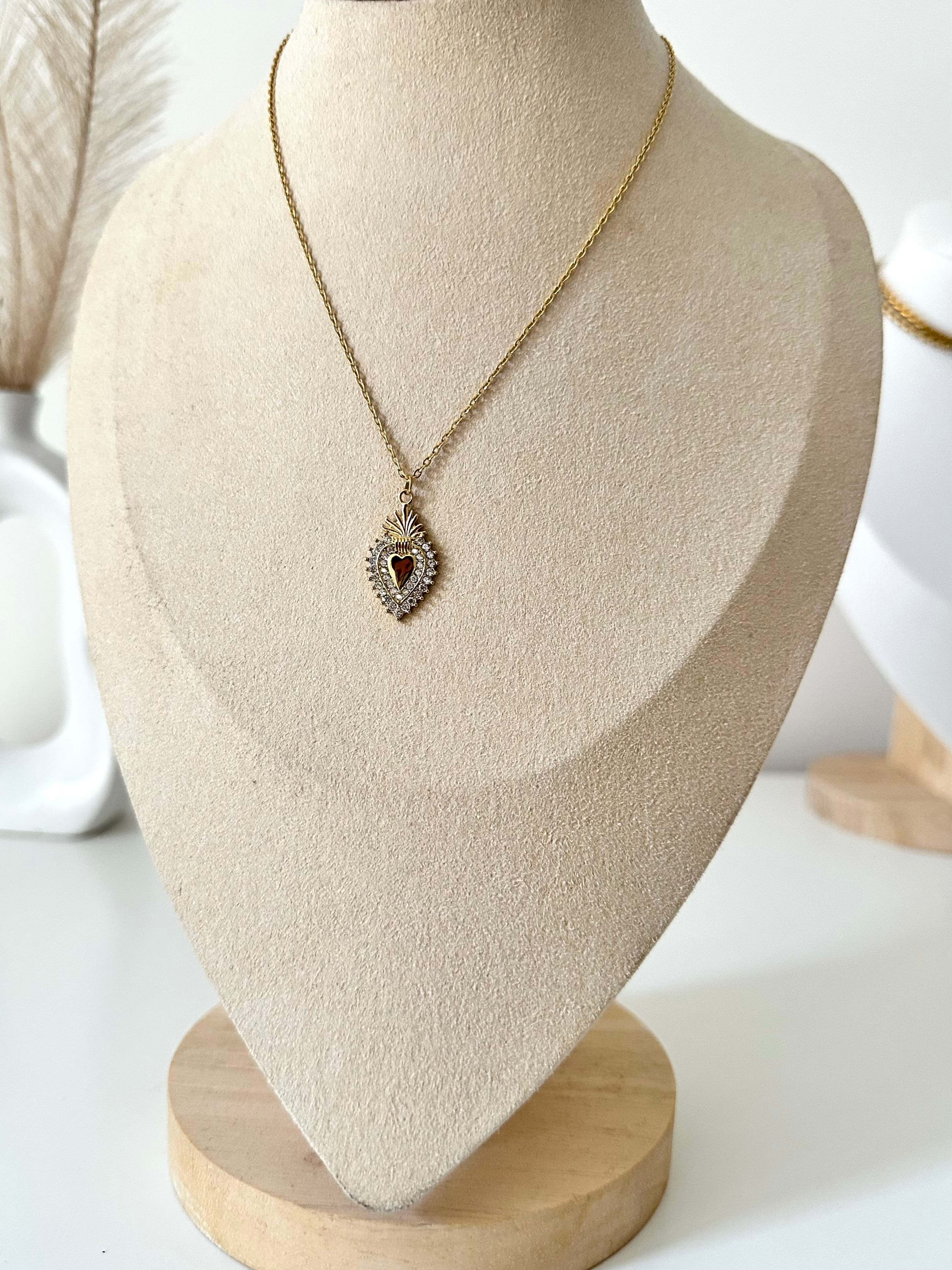 Collana con cuore sacro